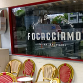 大阪発！万博『イタリア館』が待ちきれず、話題のフォカッチャをテイクアウトしイタリア気分！