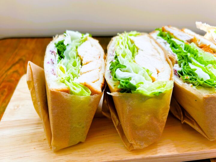 サンドイッチ、もうラップで包みません!崩れず、美味しそうにも見える「紙包み」を試してみた
