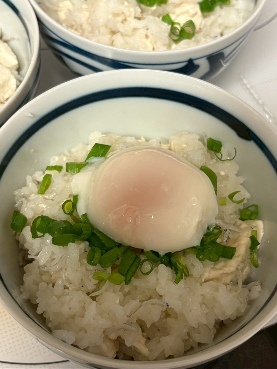 分葱と温泉卵を乗せて完成です！