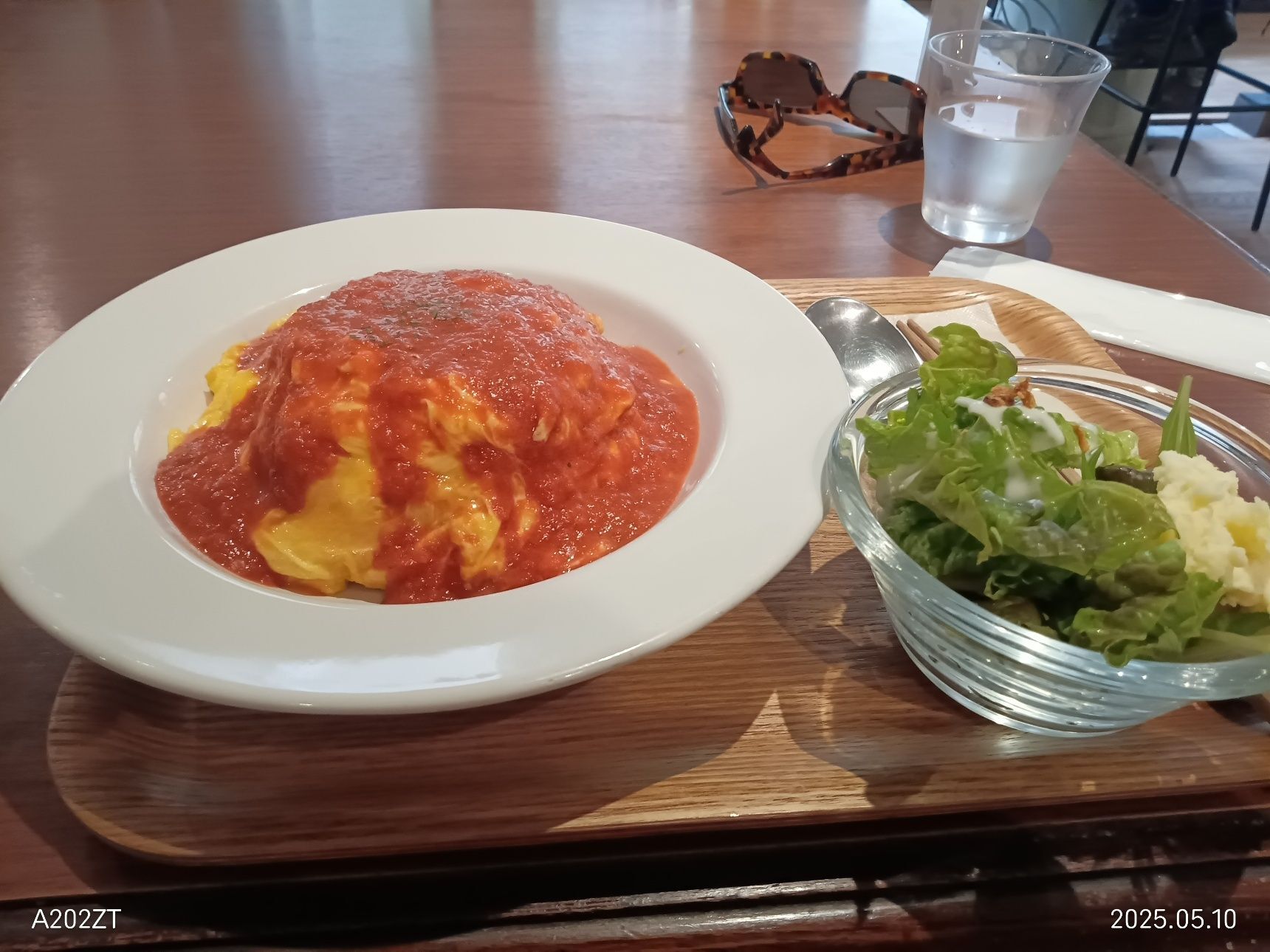 【お外lunch】キイトカフェ 怪しい店内で・・・ふわトロオムライス