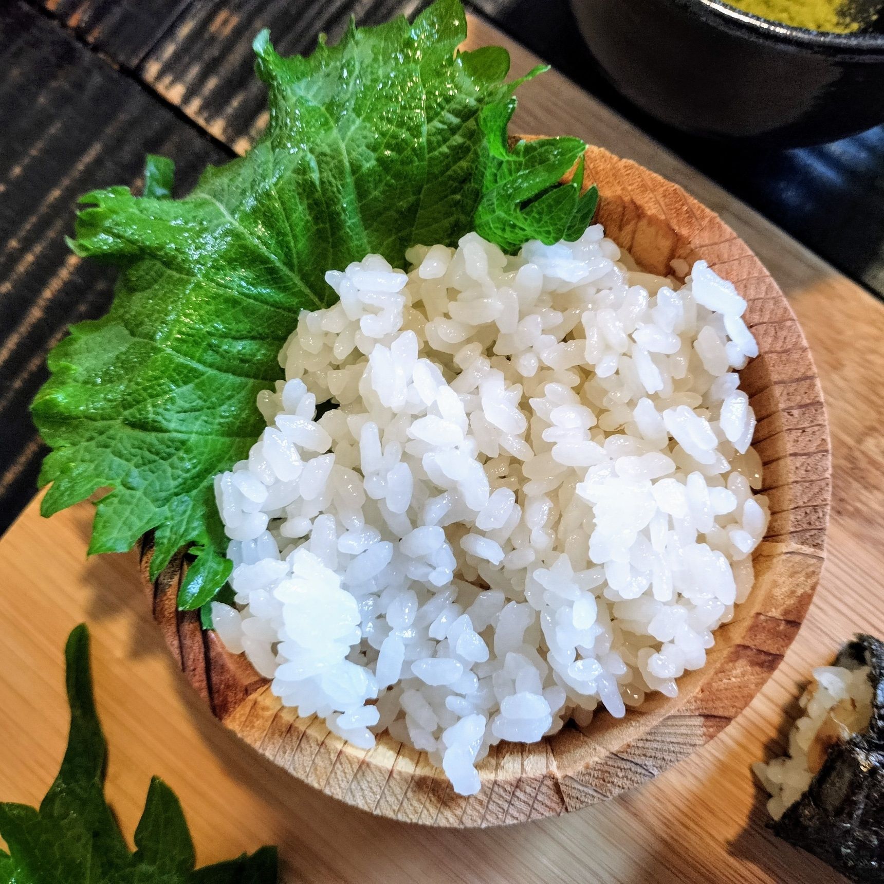 2. 酢飯を入れる