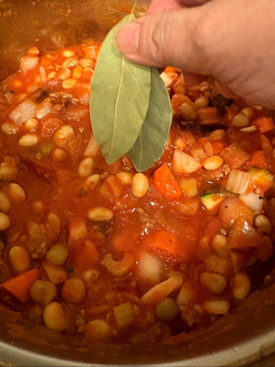 もしあったらローリエ（月桂樹の葉）を2枚くらい入れると本格的なお味になります！