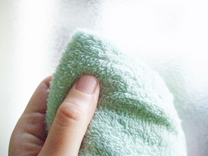 大人なら知っておきたい「ハンカチ」の使い方。いざという時にも役立つスマートな活用法!