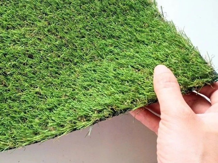 100均の「人工芝」をポストに入れるだけで…？今すぐマネしたくなるほどの便利な活用術！