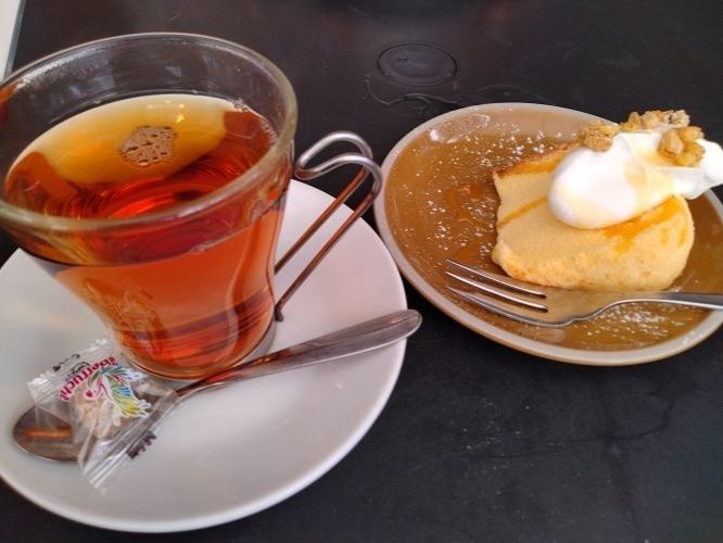 シフォンケーキと紅茶