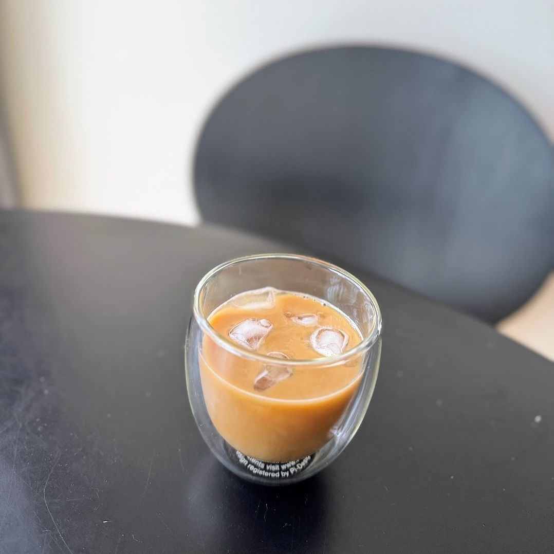 香ばしい香りが特徴で他の飲み物との相性も良いアーモンドミルク