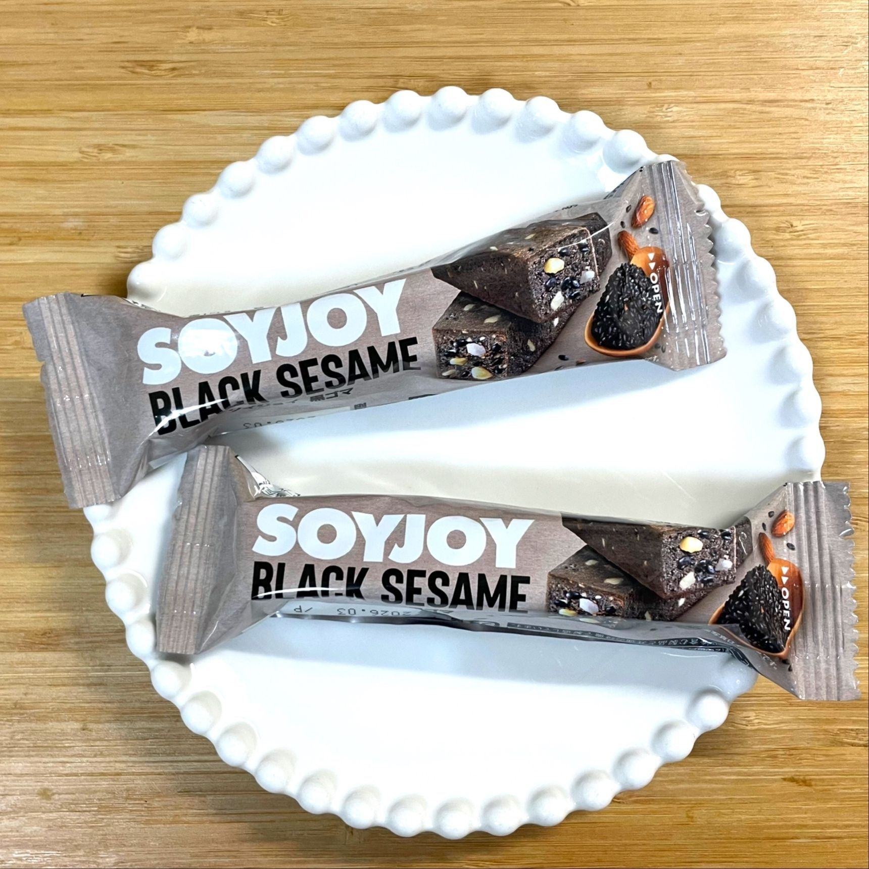 ゴマの上位互換はコレ！片手で食べられる「SOYJOY黒ゴマ」