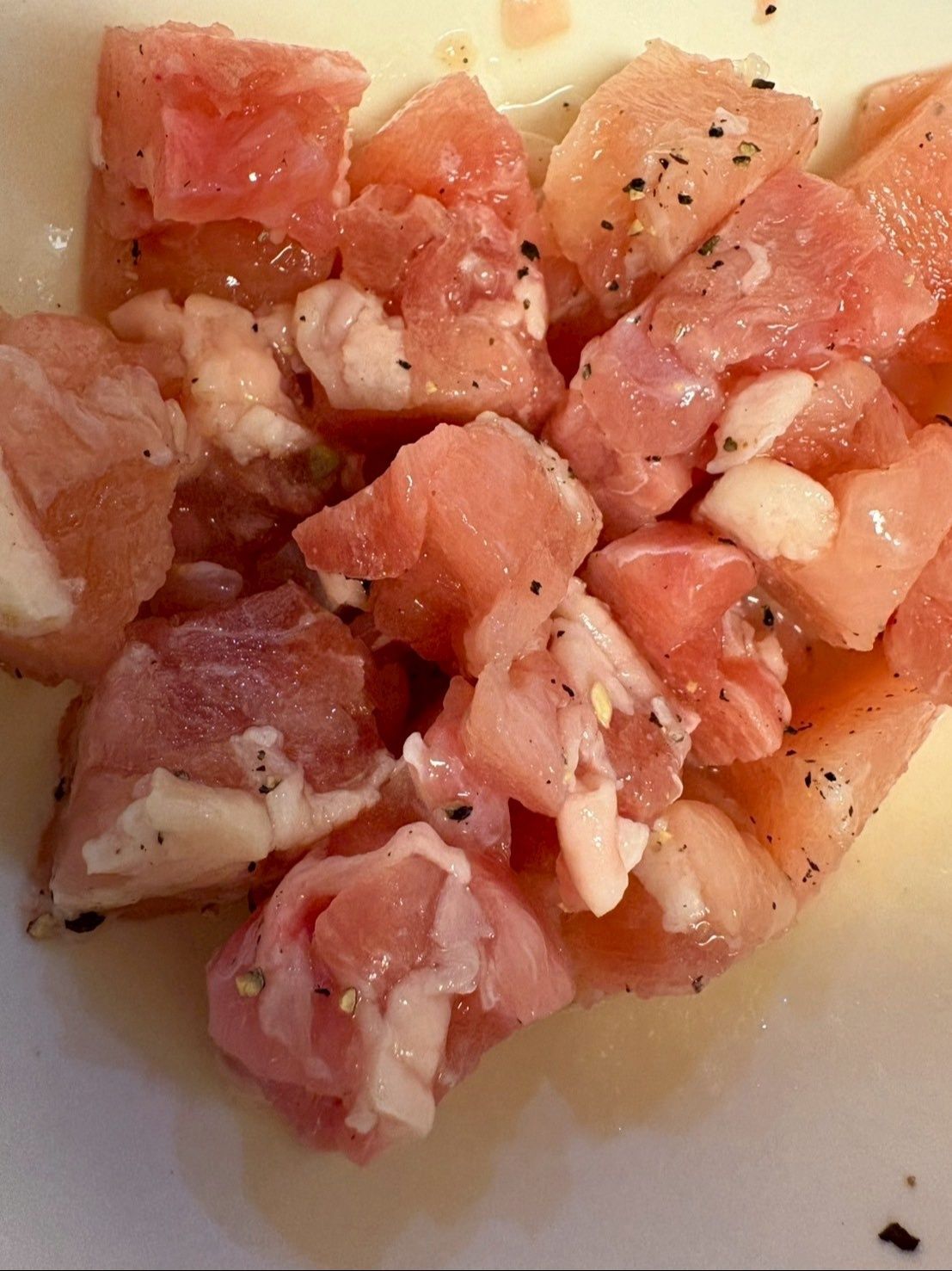 鶏肉は下味に塩コショウをして、日本酒で和えておきます。