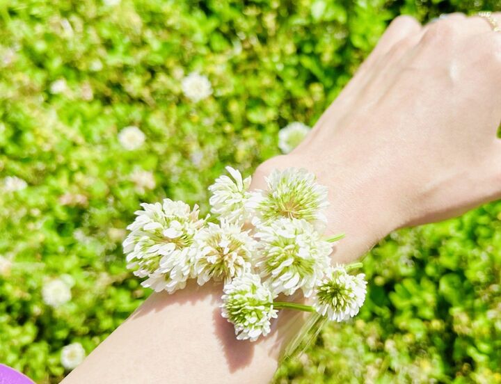 茎が短くて飾れない草花の活用法!花瓶なしでも楽しめる「草花ブレスレット」って?
