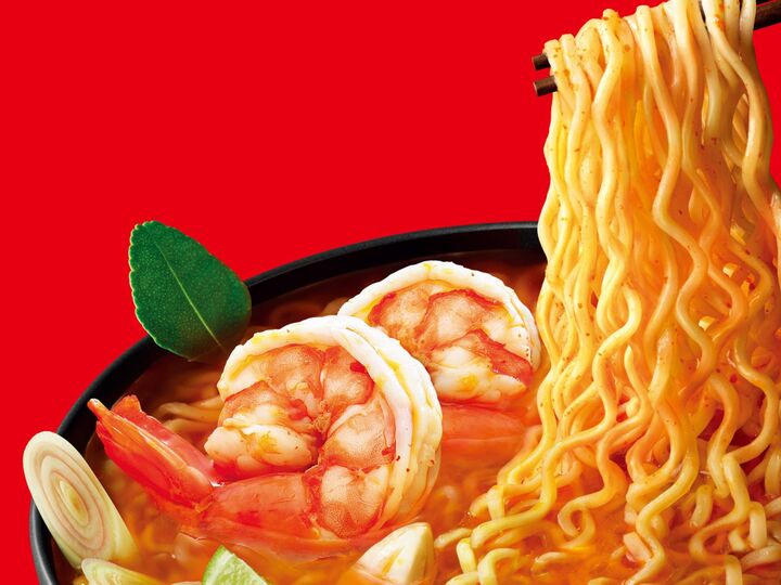 【本場タイで大人気】伝説の即席麺「Yum Yum®」がついに日本上陸!トムヤムクンスープ×モチモチ食感の麺がたまらない