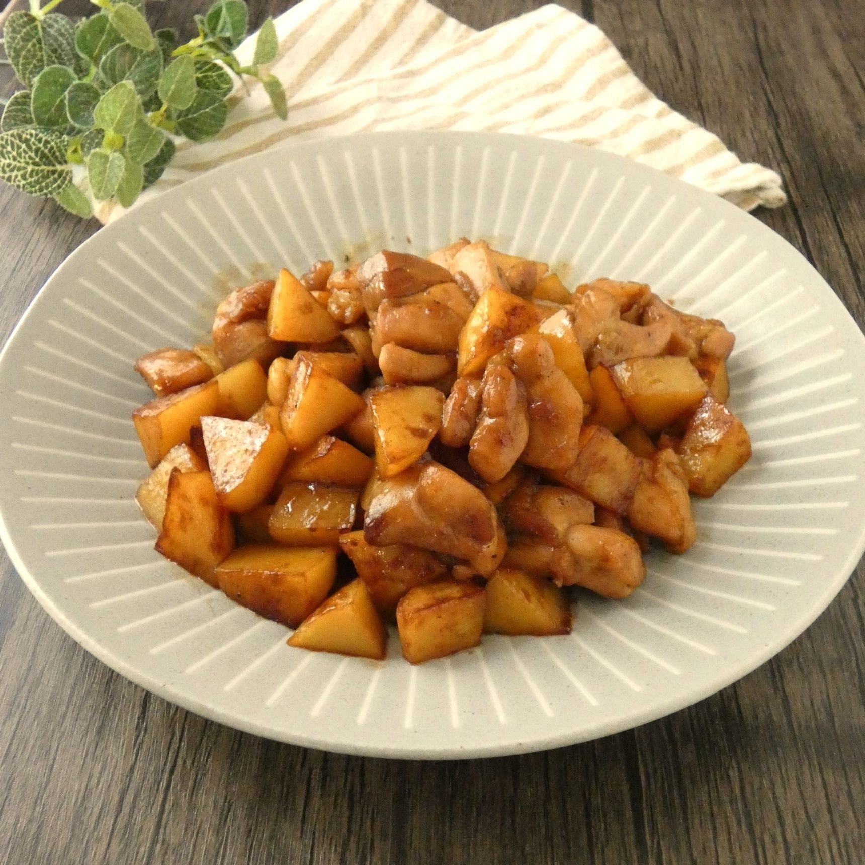 メイン材料2つ！「鶏肉とじゃがいもの甘辛炒め」