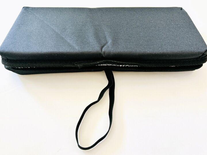 【セリア】ゴム付きの黒い四角。一体コレなーんだ!地味に苦痛な「あの時間」がイッキに快適になりますよ♪