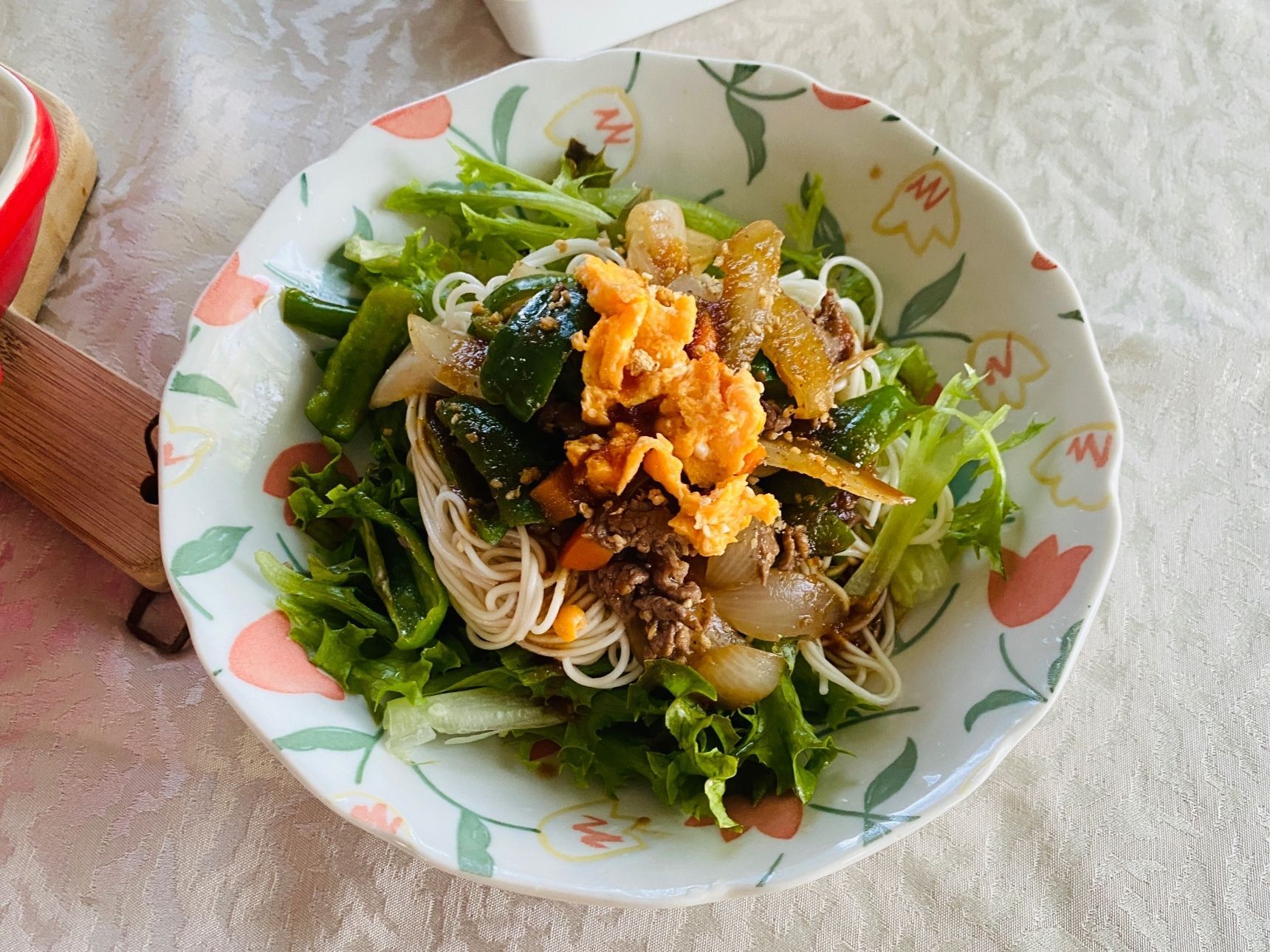 野菜もお肉もいっぱい！「素麺丼」