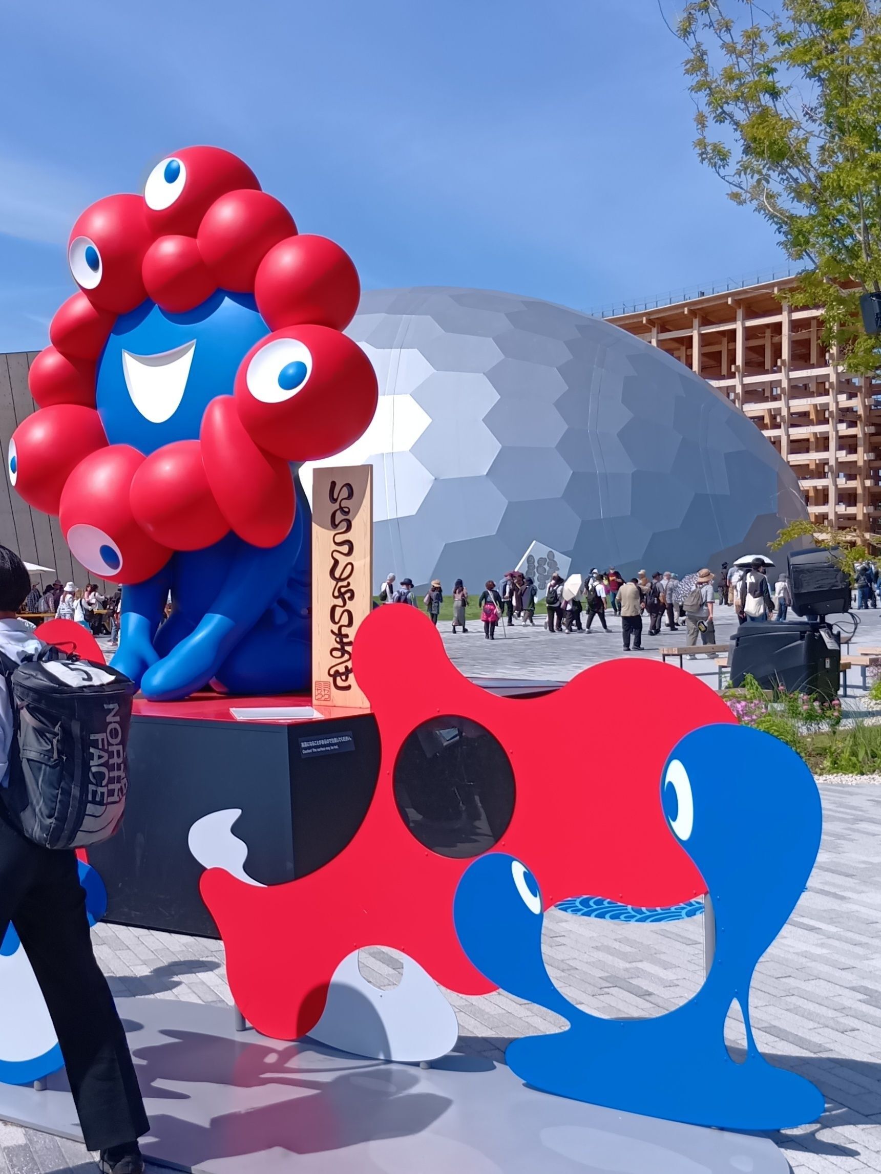 関西万博には、東ゲートと西ゲートの2つの主要な入口があります！