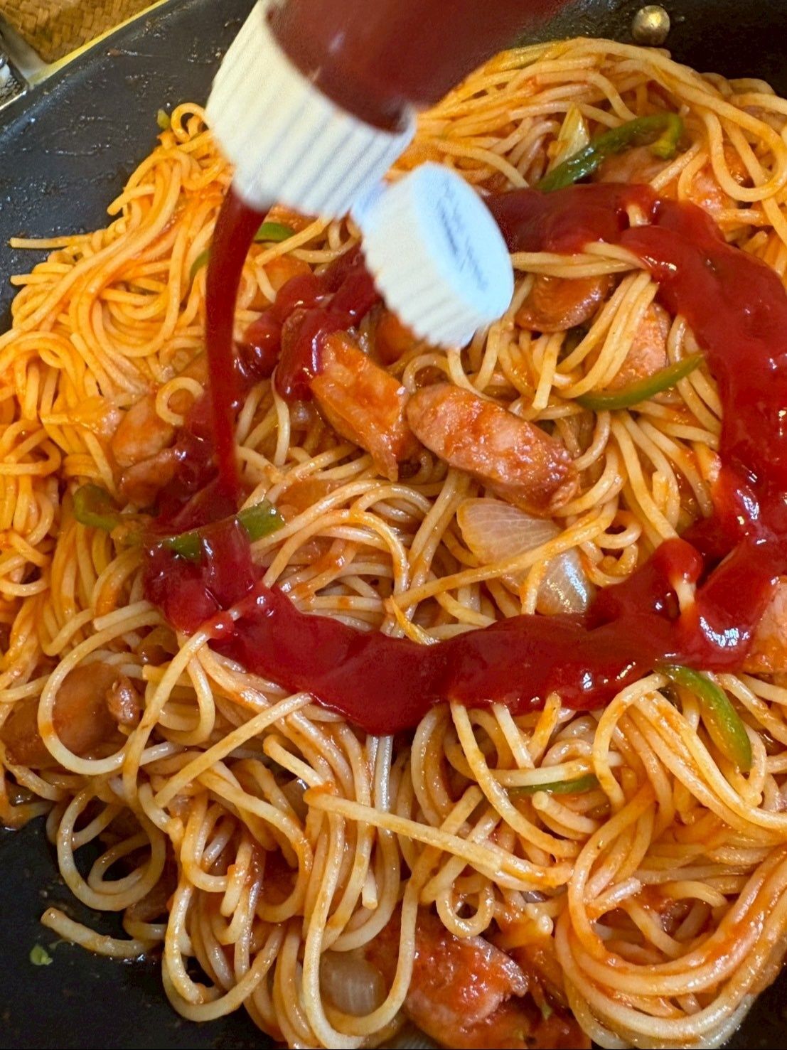 パスタで色が薄まるので後からケチャップを入れたり加減してください。