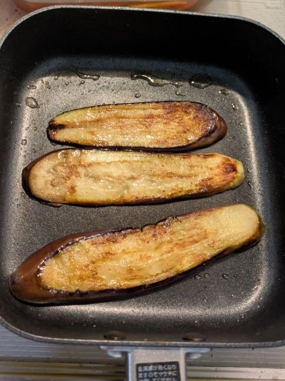 ごま油で焼く。