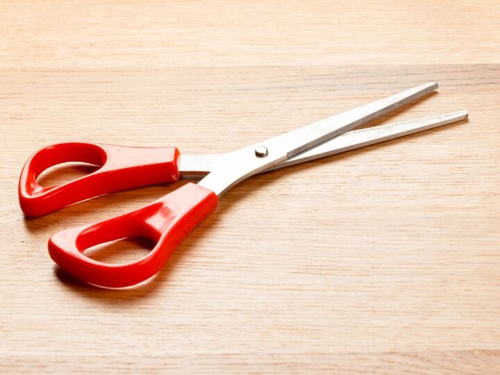 切れ味が落ちたハサミを一発で復活させる裏ワザ!思わず感動する仕上がりに♪