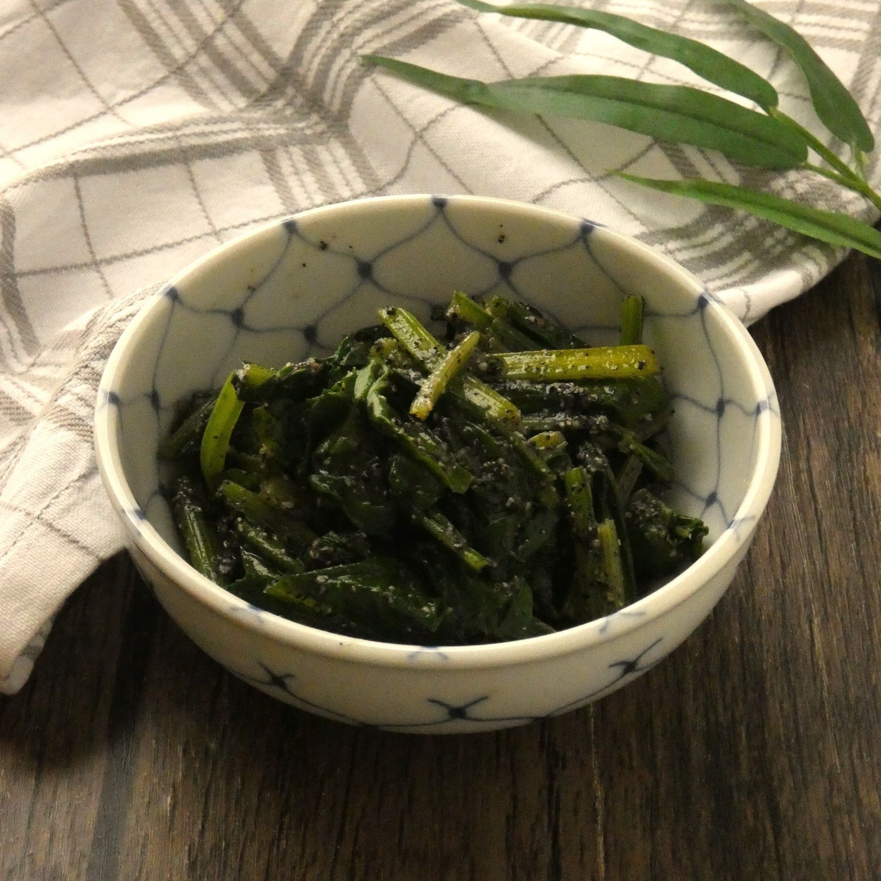 5分で完成！ビーツの葉のごま味噌和え