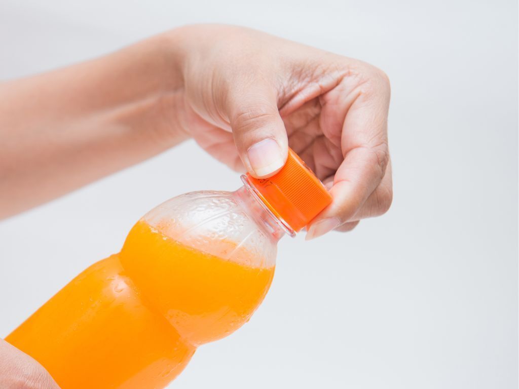 いつでもシュワっと感をキープ！炭酸が抜けにくくなる4つのコツ。意外と知らないプロの小ワザも！
