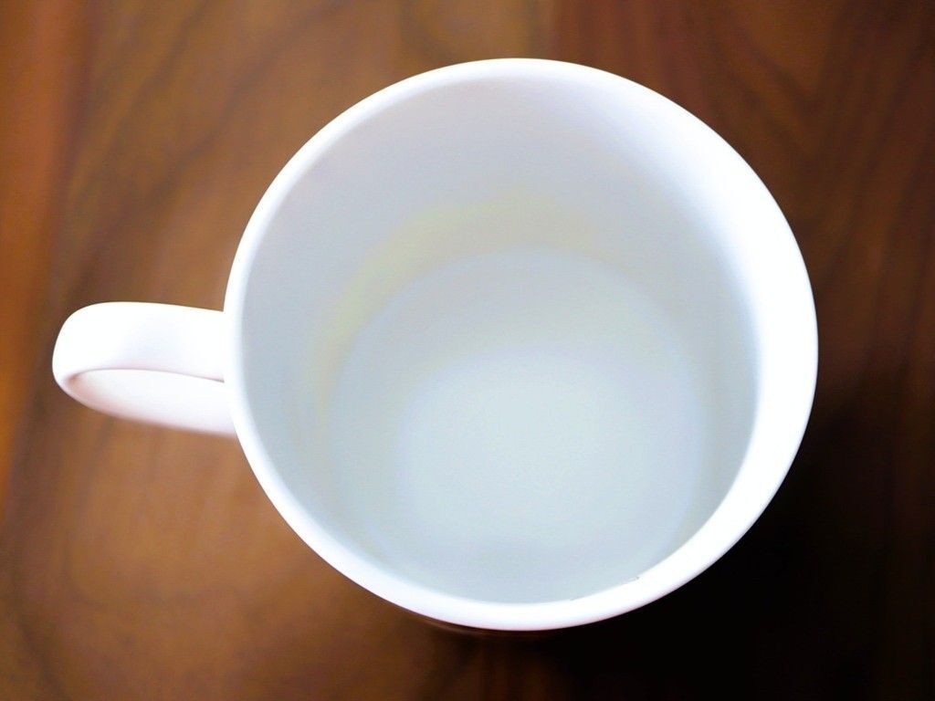 マグカップの茶渋汚れを&quot;たった5分で&quot;キレイにする裏ワザ！長時間つけ置きしなくて済むんです♪