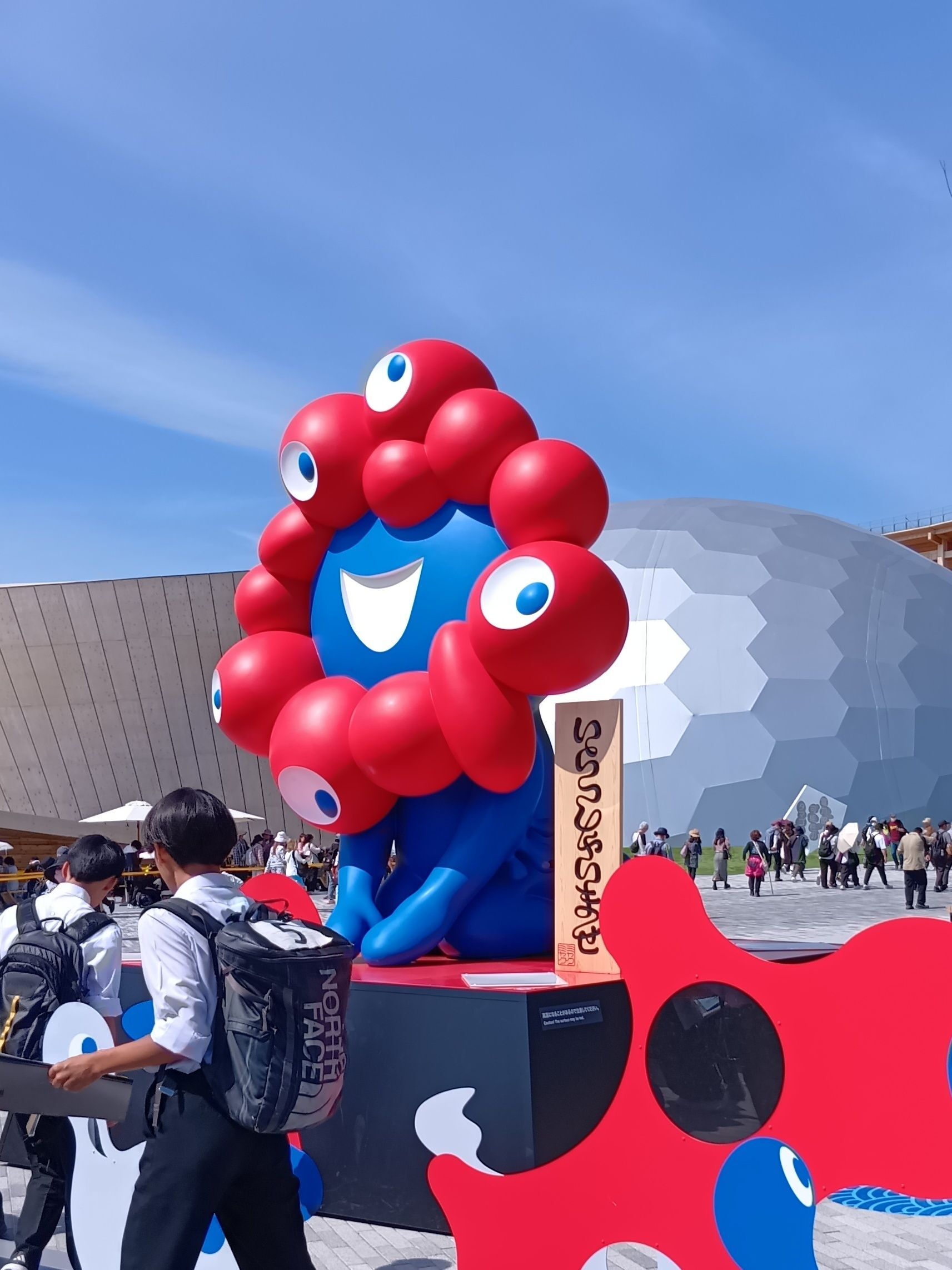 快晴のなか、ミャクミャク様にも無事ご対面！