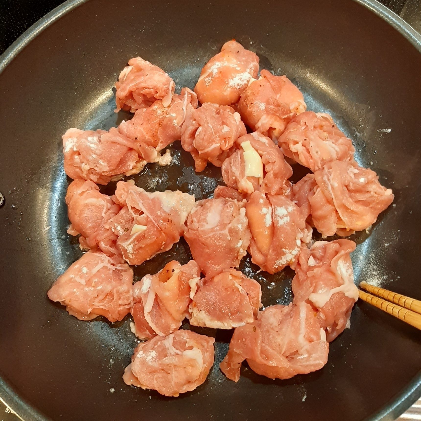肉でチーズを包む