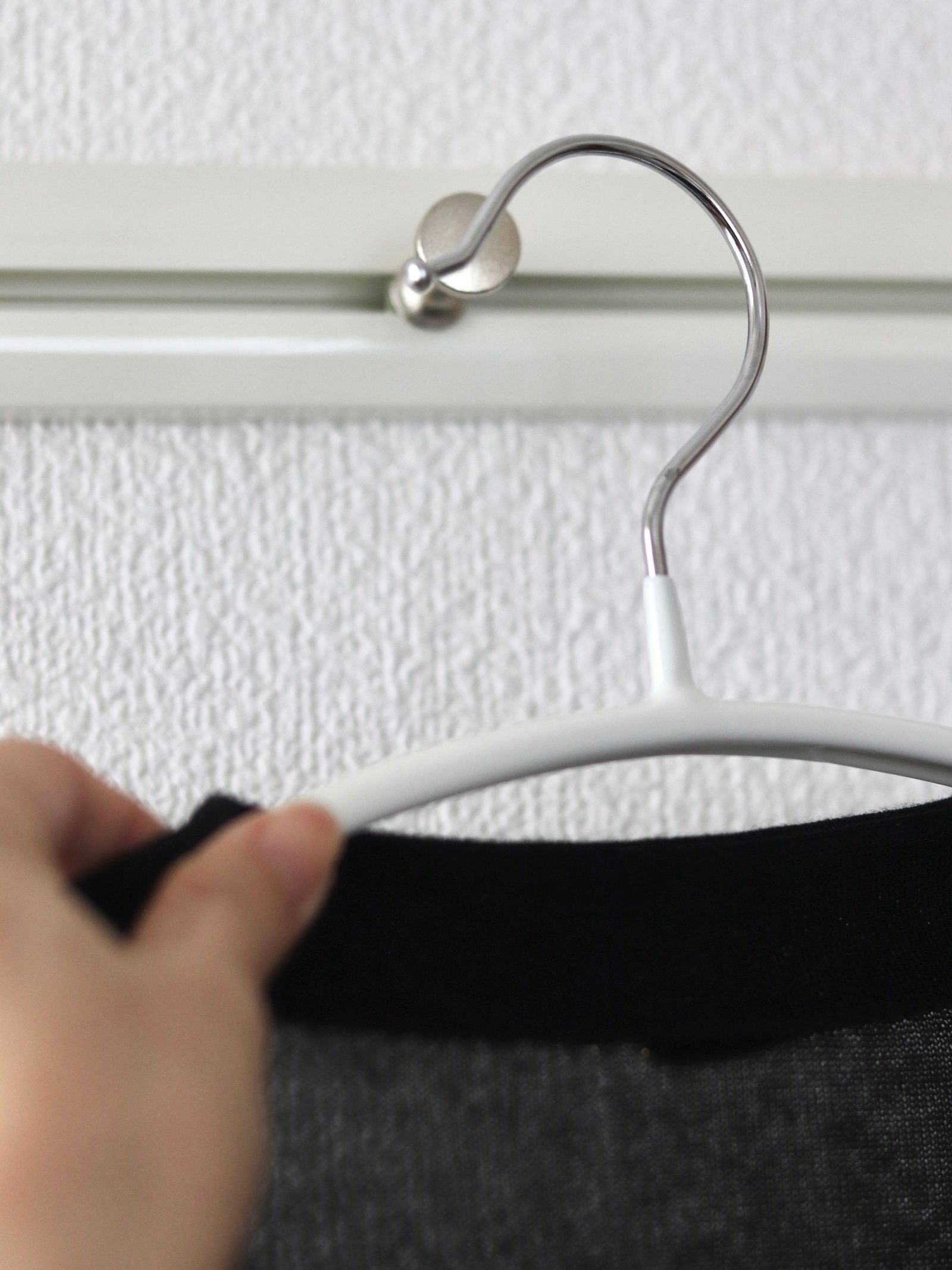 服をていねいに扱うと自分自身も美しい空気をまとえる