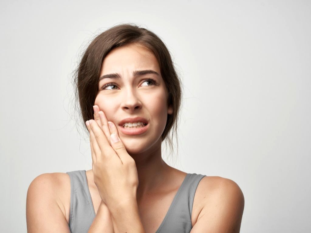 【40代・50代】更年期世代は「歯周病」リスクが高くなる！？予防のために今すぐできること