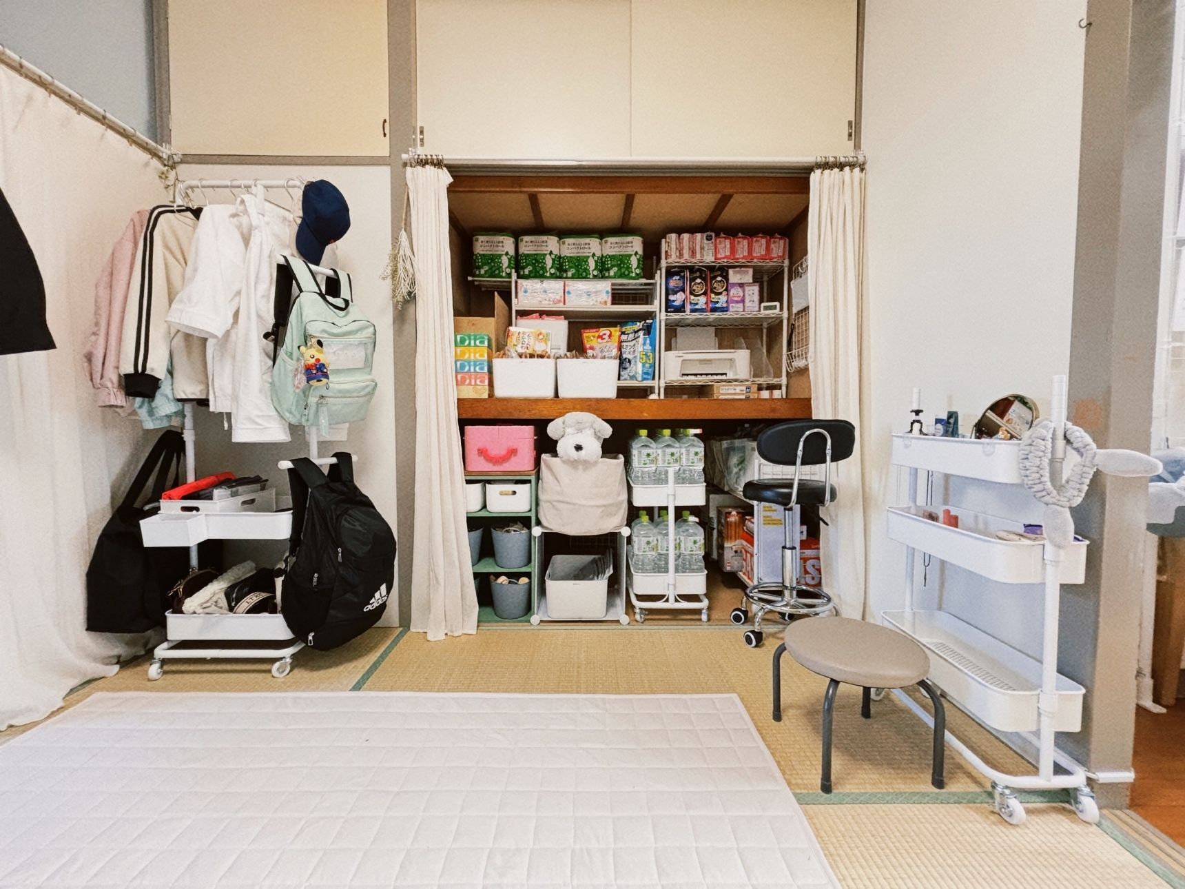 オモチャ収納や身支度コーナー