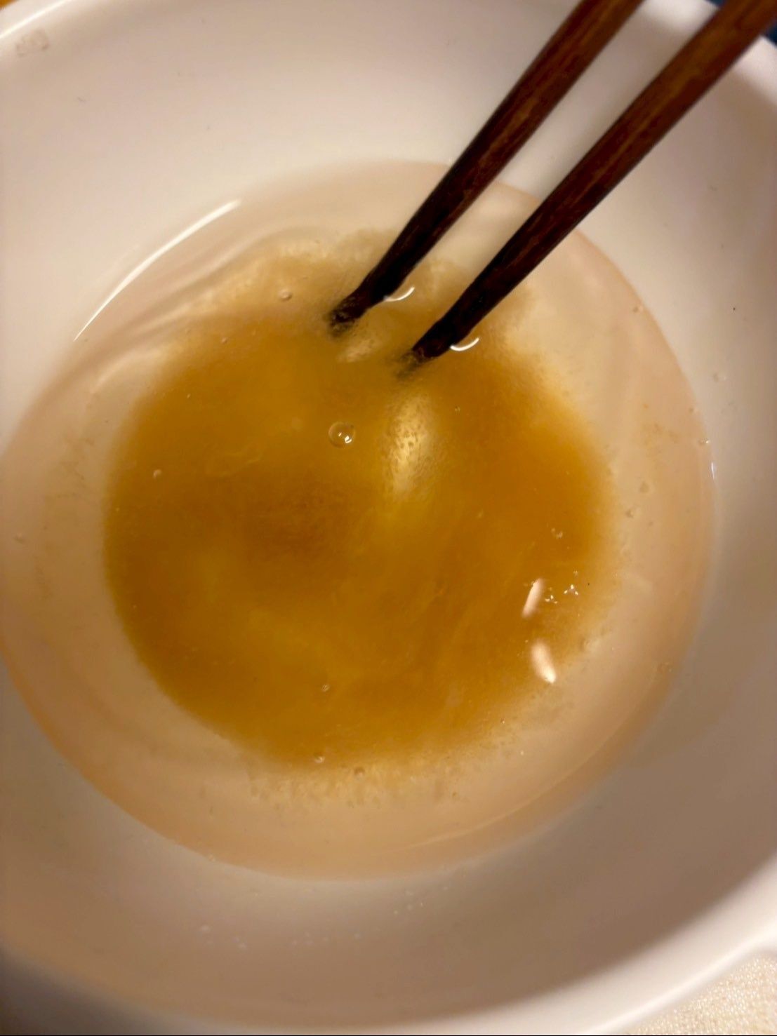 砂糖も入れてしっかり溶かします。
