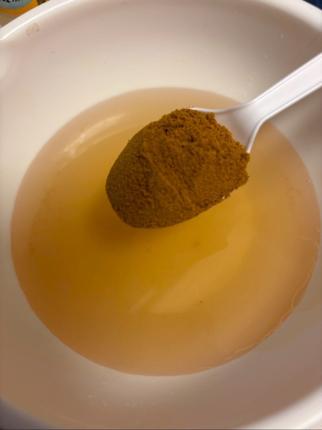 ここにカレー粉を加えます！