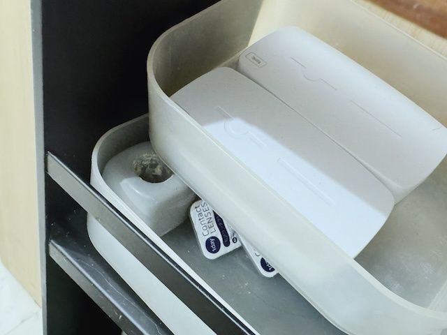 薄型のメイクボックスは重ねて収納力UP！