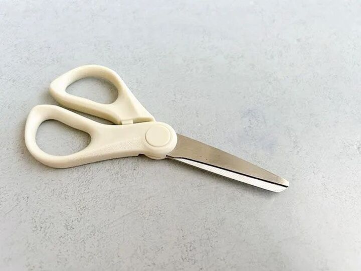 【セリア】地味なのに超優秀♡玄関に置きたい「2in1はさみ」の秘密、教えます!