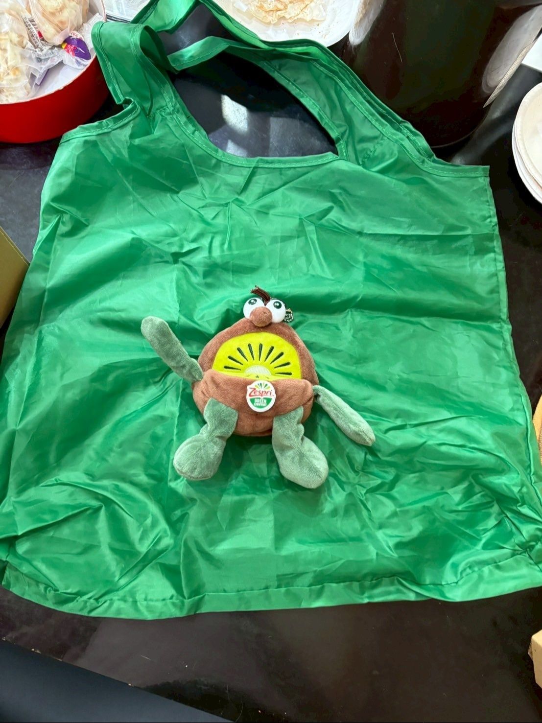 縦長のけっこう大き目なエコバッグでした！