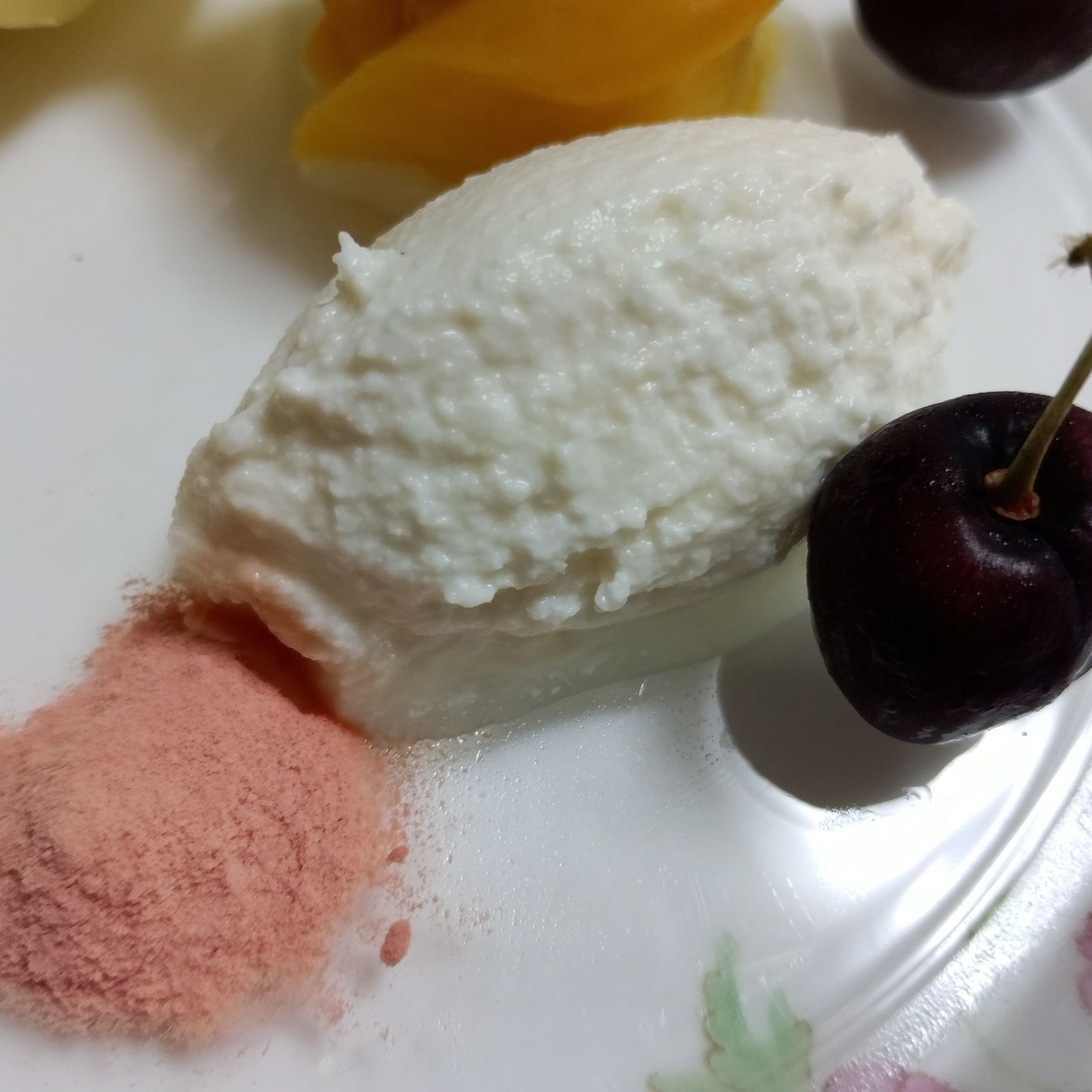 ricotta cheese mango風味／苺パウダー