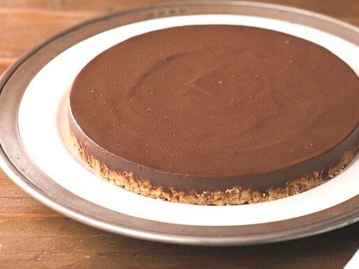 なんと湯煎しなくてOK♡すぐ挑戦できる『濃厚生チョコタルト』の作り方!冷凍もできちゃいます【みきママ流】