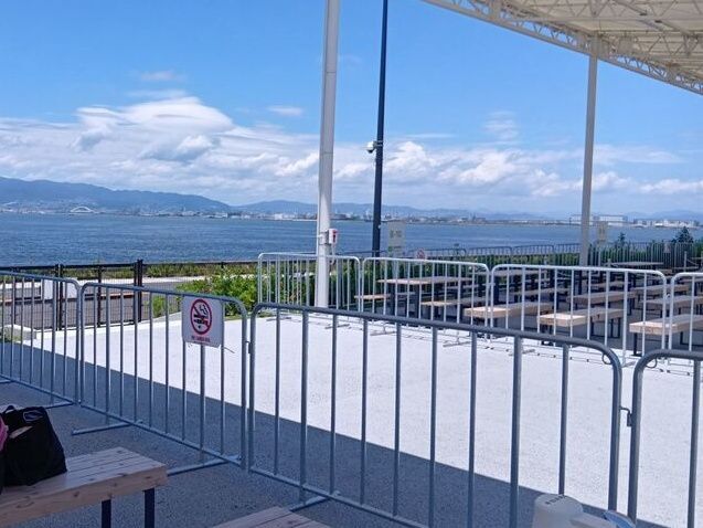 暑いけれど、激混みではなく過ごしやすかったです。休憩所でゆったり気分で海を見ましたよ！