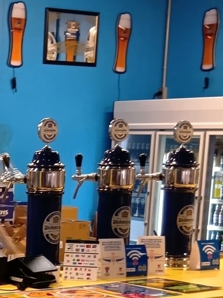 「大阪のれんめぐり〜食と祭EXPO〜」のフードコートの上（2階）に、今回紹介する、PAULANER IMBISS（パウラーナー・インビス）があります。