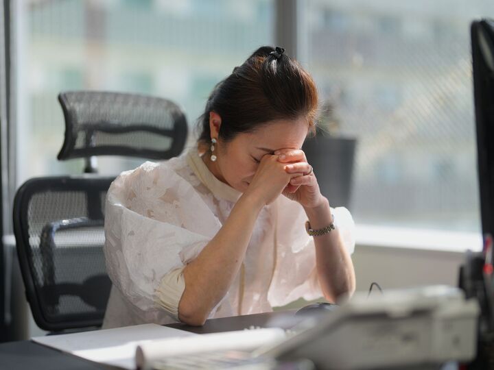 【東大式】怒っている人を落ち着かせる方法!怒りを鎮める〈最速テクニック〉に注目