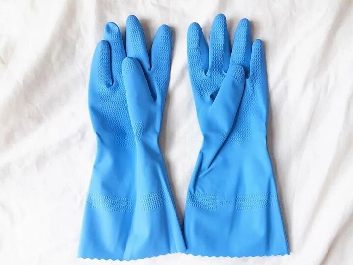 ゴム手袋、穴があいても捨てないで!驚くほど使える再利用アイデア♪