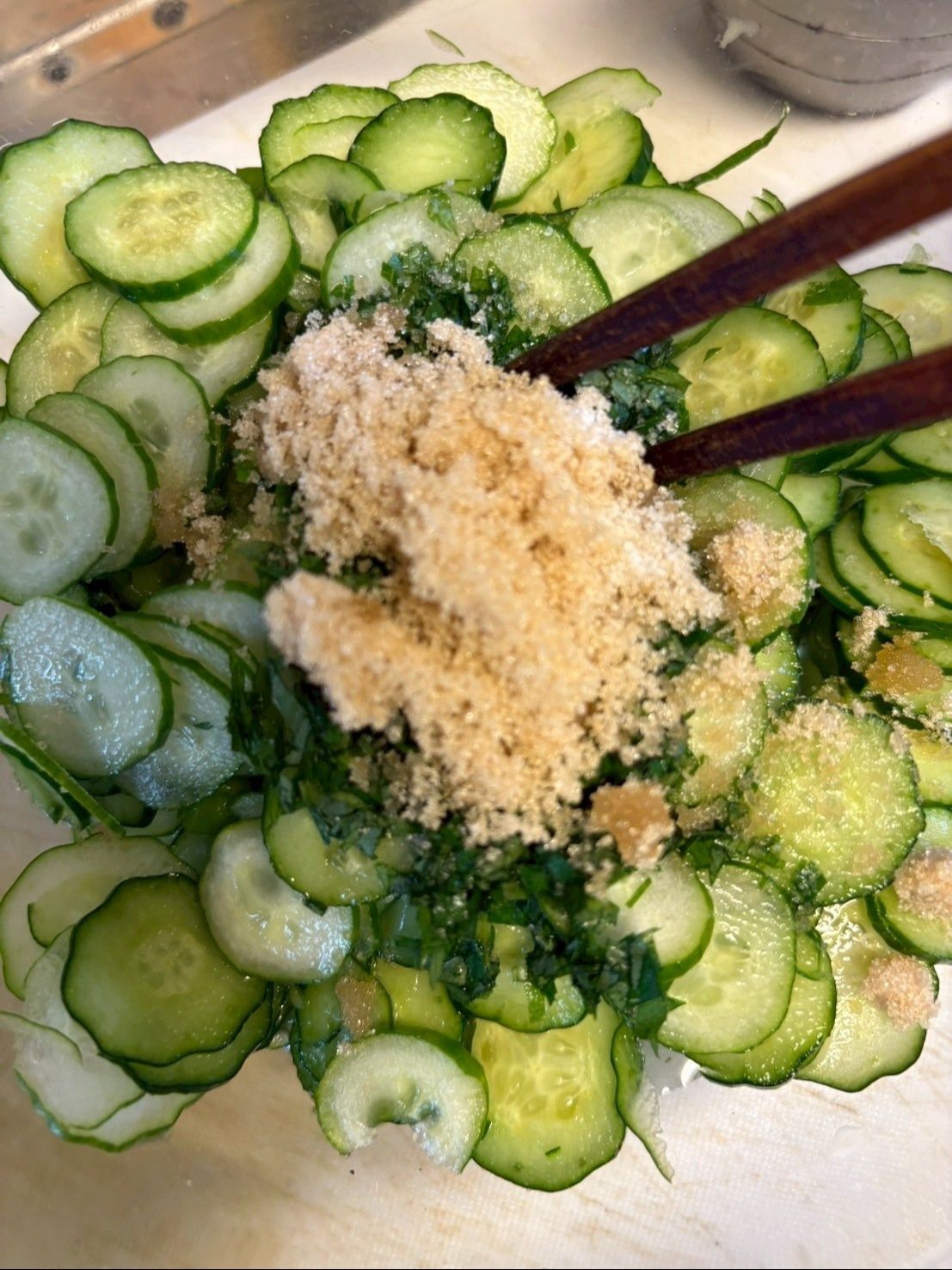 調味酢に砂糖、塩を加えてよく混ぜ合わせます