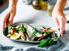 魚離れ、なぜ？20年で消費量が半減した〈意外な理由〉と、プロ直伝の美味しい解決策！