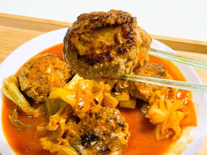 【家事ヤロウ!!!】和田明日香さん流!じゅわっと♡味噌×トマトの煮込みハンバーグが超コクうま♪家族も大絶賛!