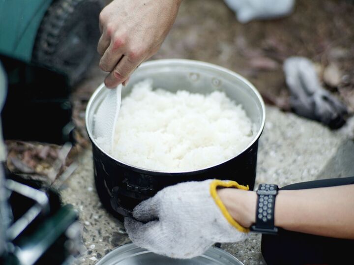 やっぱりキャンプめしが最高♡憧れの『メスティン炊飯』に挑戦!【はじめてのキャンプめし#09】