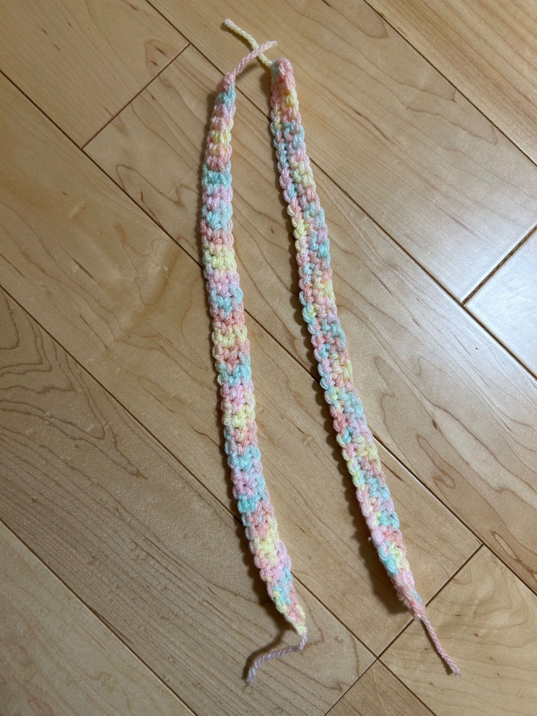 ①ビスチェのストラップ部分を編みます