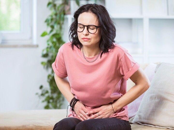 骨盤のゆがみが原因で「ちょい漏れ」が増える!?更年期女性が知っておきたい対策法