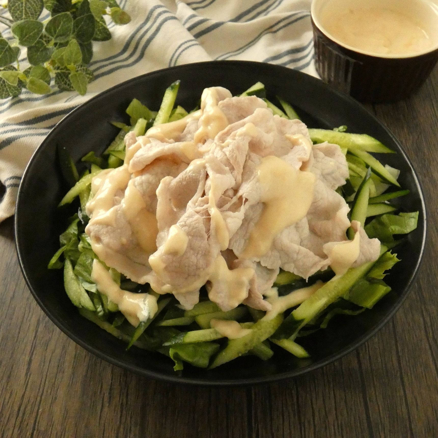 モリモリ食べられる！「豚しゃぶの味噌ヨーグルトがけ」