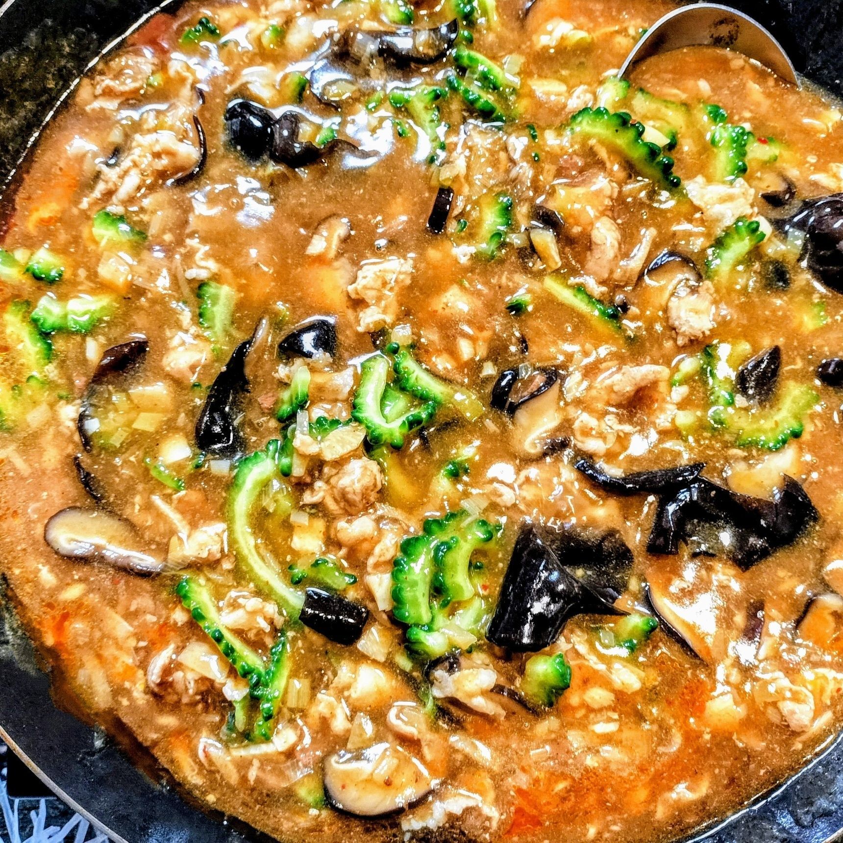 市販の麻婆豆腐の素に旨味たっぷりあのスープを加えて！タレをかけて更に美味！コク旨辛麻婆豆腐！