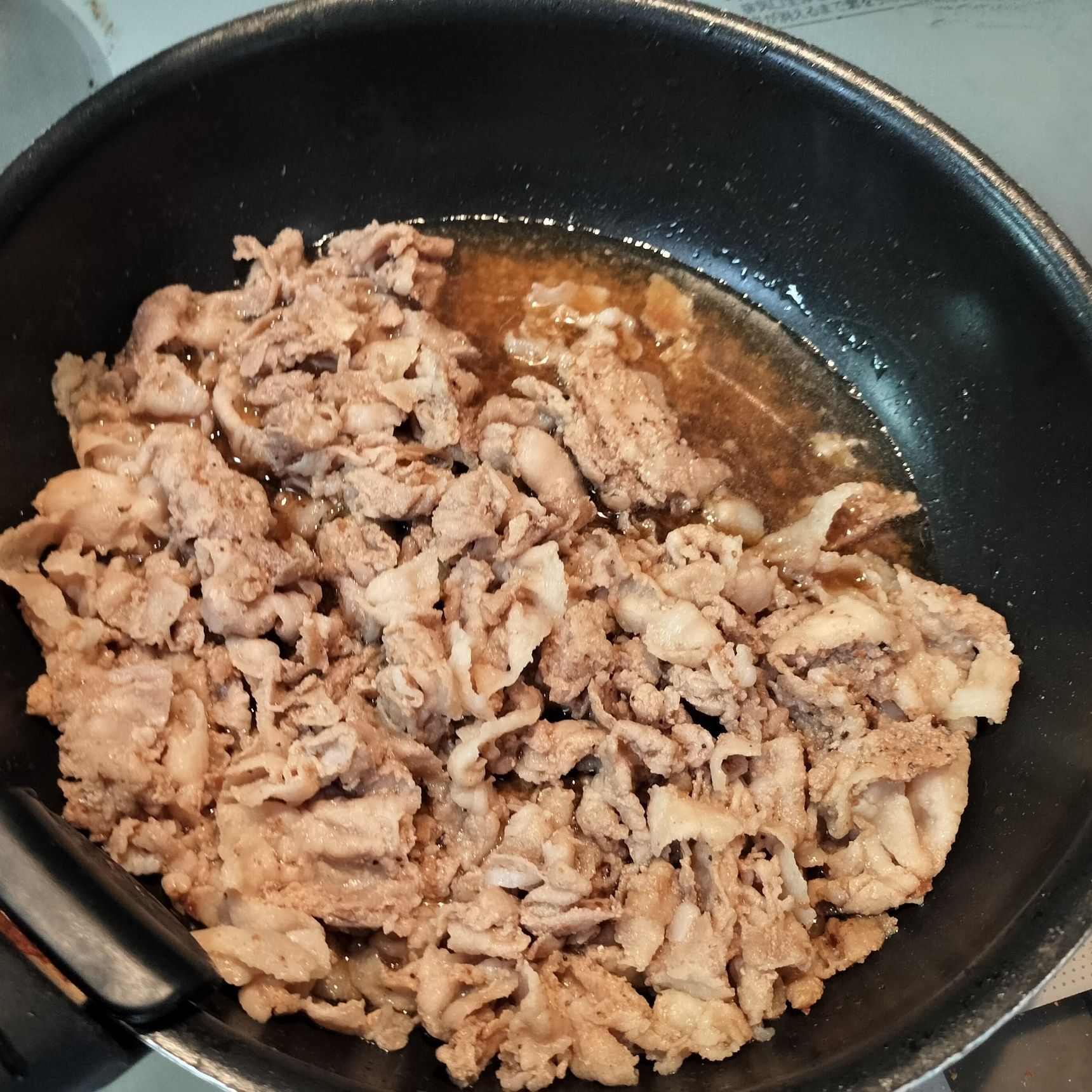 1.お鍋に、豚バラ肉と材料●を入れて、中火でサッと火を通す→冷ます