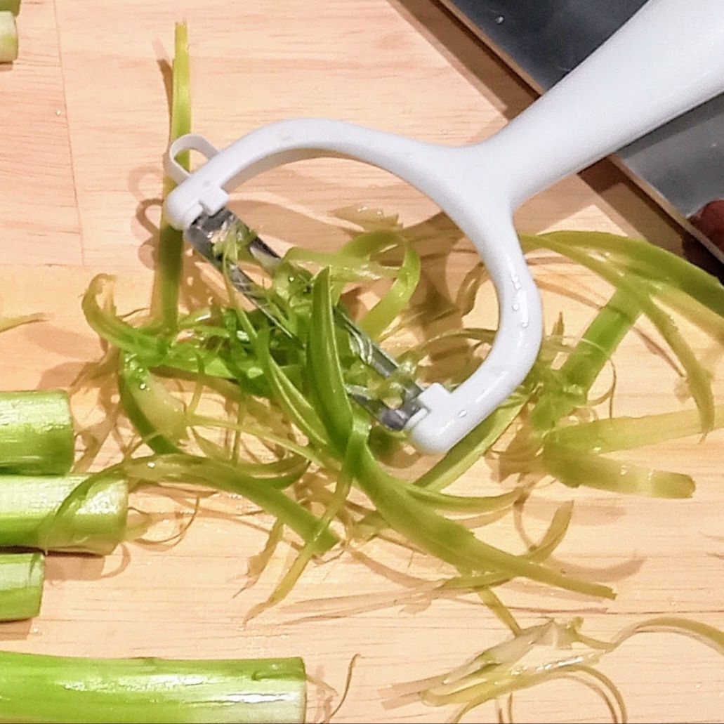 剥いた皮も、フードプロセッサーで潰して食べやすくしたら、スープにも使えますよ